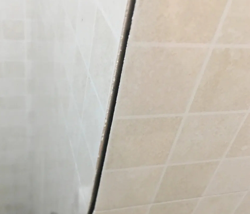 雁峰瓷砖空鼓维修公司分享阳台瓷砖脱落的修复过程可以分为以下几个步骤