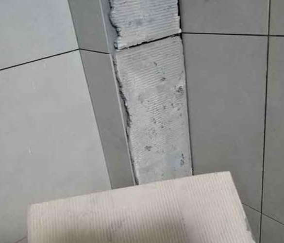 雁峰瓷砖空鼓维修公司分享下厨房瓷砖脱落的补救措施。